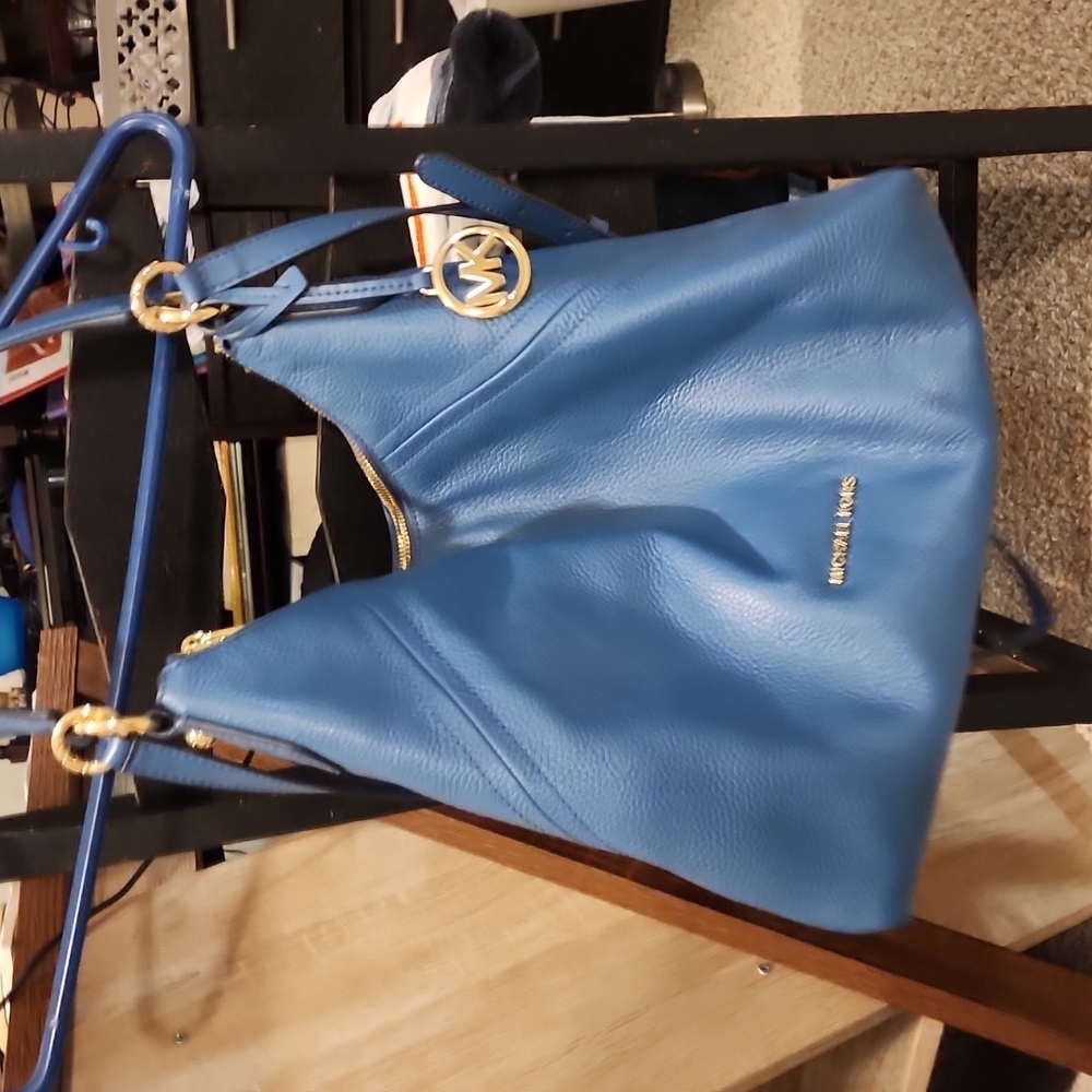 Michael Kors Aria Pebble Leather Large Shoulder Bag